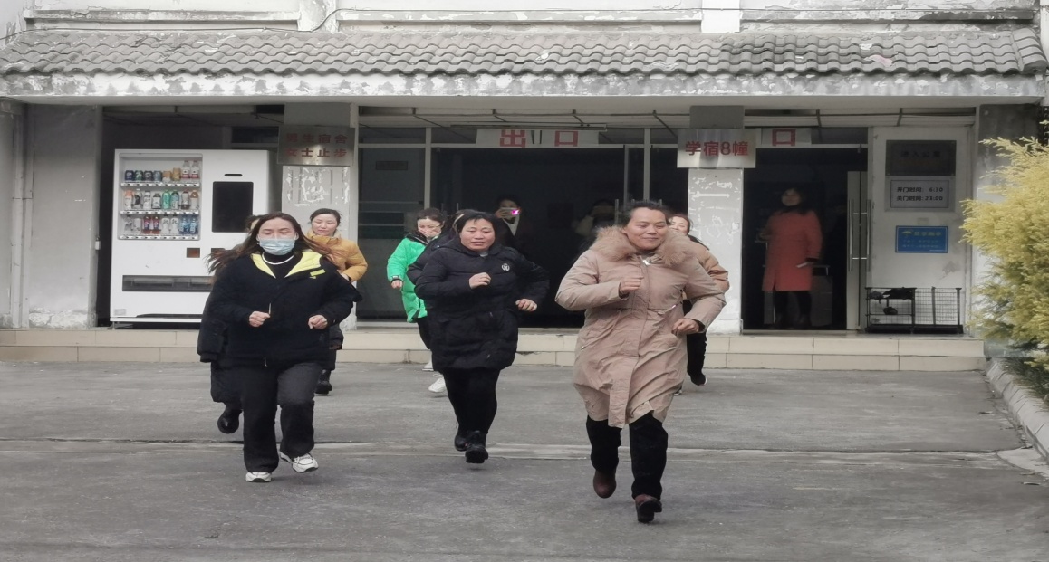 说明: C:\Users\lenovo\AppData\Local\Temp\WeChat Files\fd67c595c2f0b06dc0e2e4d53380c25.jpg